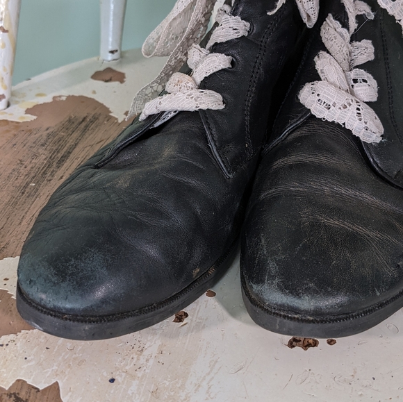 5/$18 Vintage Cameos Booties with Lacey Laces - Picture 6 of 11
